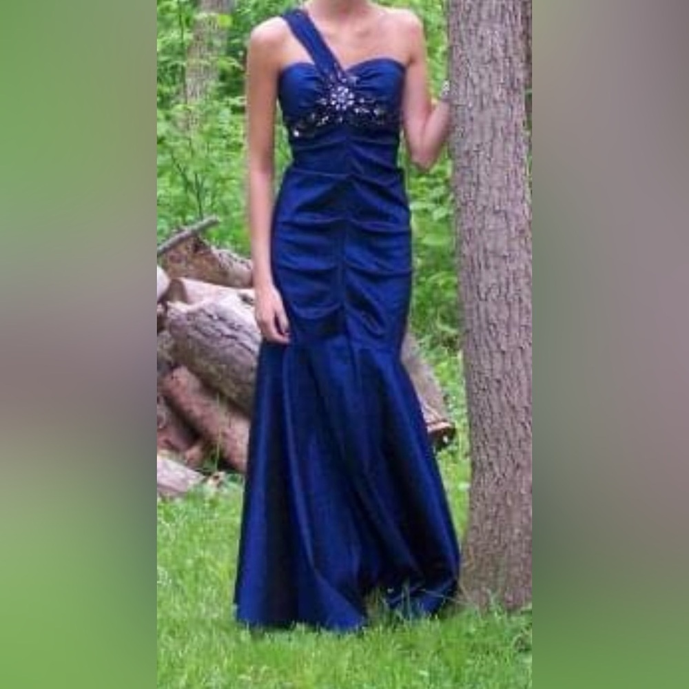 Dark Blue Evening Gown. Floor length, mermaid dress.